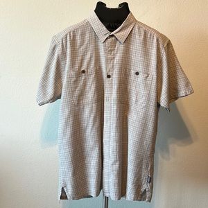 Men’s Patagonia short sleeve shirt. Gray and white. Size Large